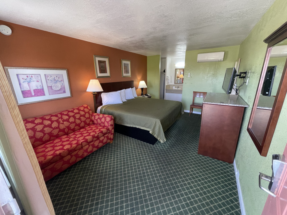 King Bed With Sofa