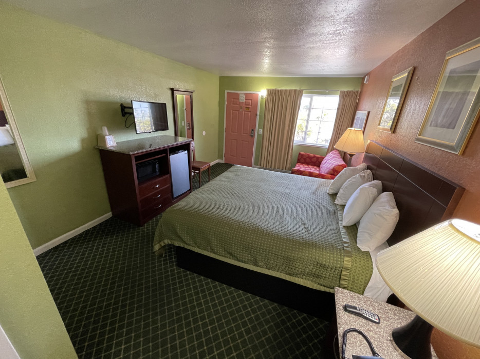 King Bed With Sofa