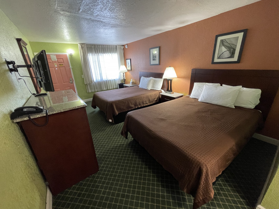 2 Queen Bed Room